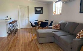 Modern Spacious Apartment, Airconditioned, Wifi & Coffee Machine
